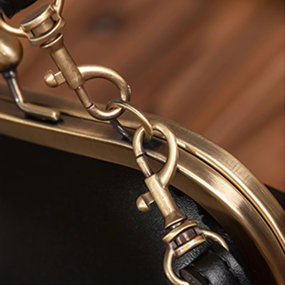 תיק וינטג' עם סגירת אבזם - רטרו שיק חיוני