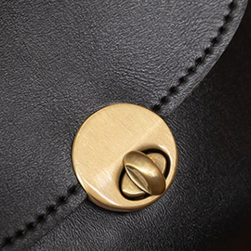 תיק וינטג' עם סגירת אבזם - רטרו שיק חיוני